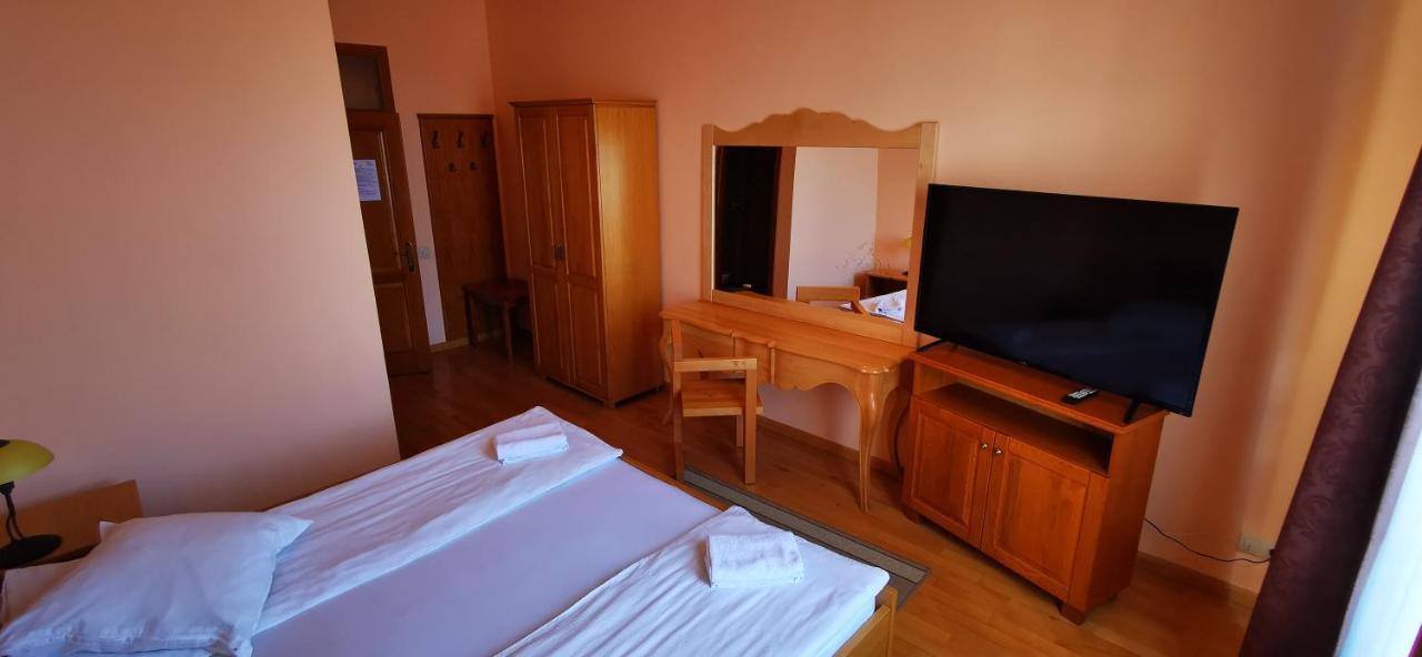 Rakoczi Center Bed & Breakfast Odorheiu Secuiesc Bagian luar foto