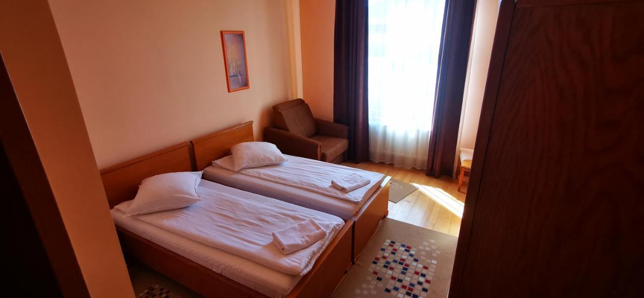 Rakoczi Center Bed & Breakfast Odorheiu Secuiesc Bagian luar foto