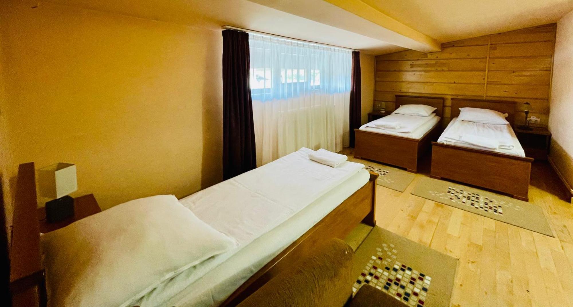 Rakoczi Center Bed & Breakfast Odorheiu Secuiesc Bagian luar foto