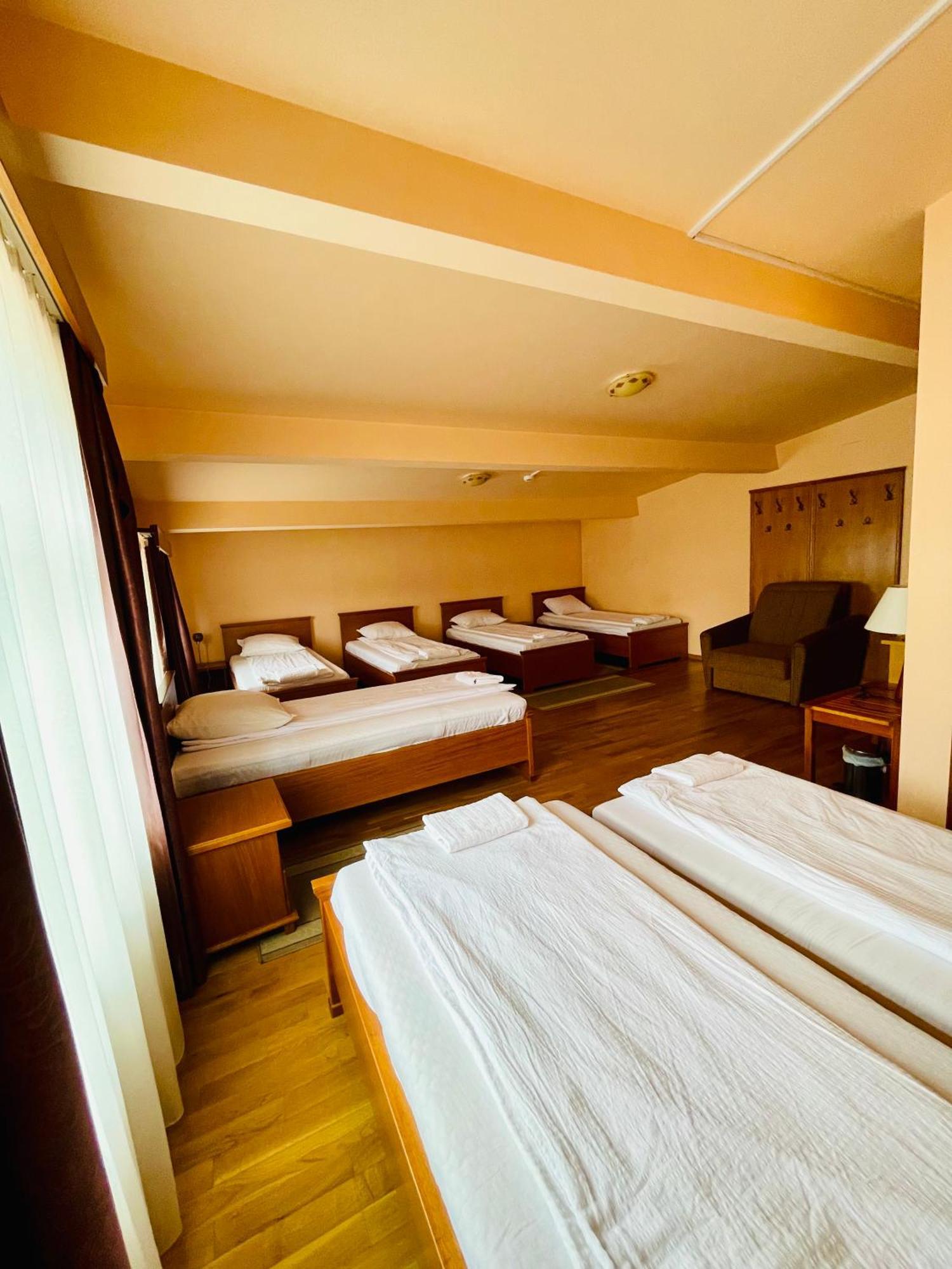 Rakoczi Center Bed & Breakfast Odorheiu Secuiesc Bagian luar foto